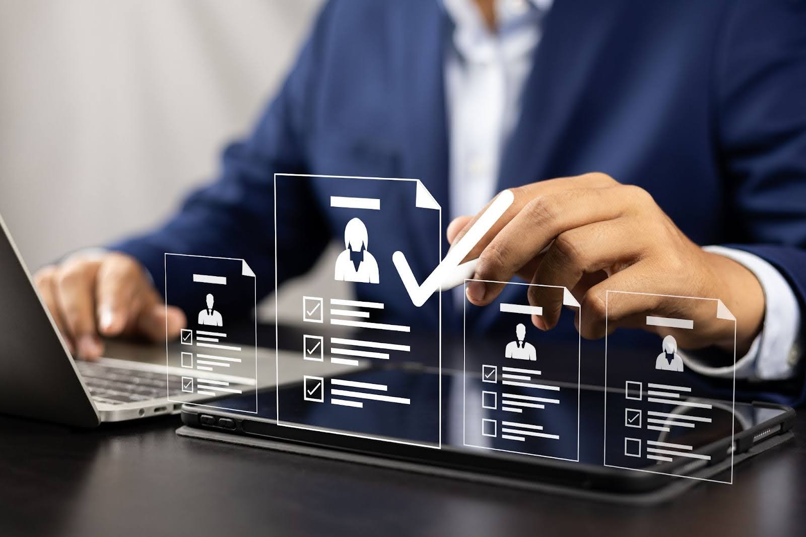What is the role of compliance lawyers in Dubai?