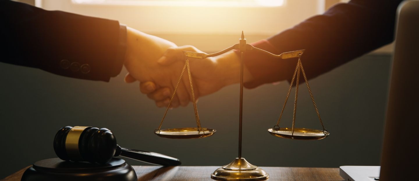 Top Commercial Lawyers in Dubai: How to Choose the Right One