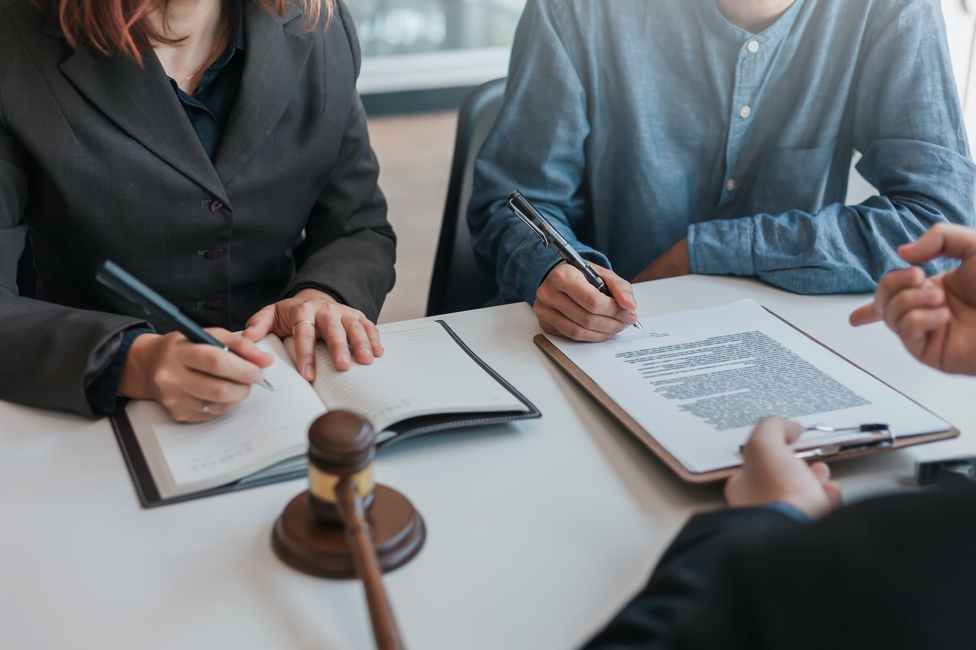Complete Guide to Hiring a Company Lawyer in Dubai for Business Compliance